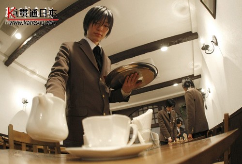 日本餐饮兴“角色扮演” 咖啡馆校园风格(组图)(2)