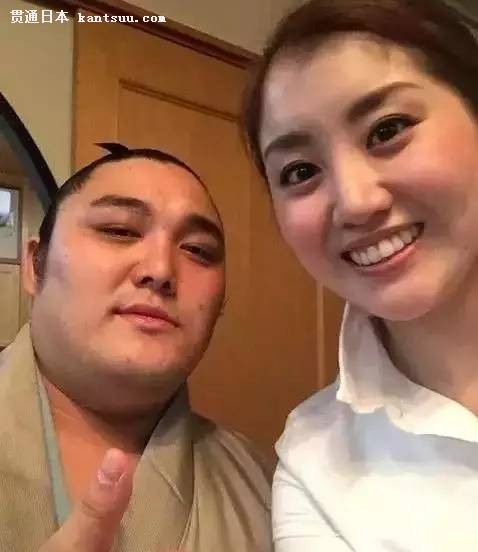 日本众多美女为何情愿嫁给巨肥相扑运动员？